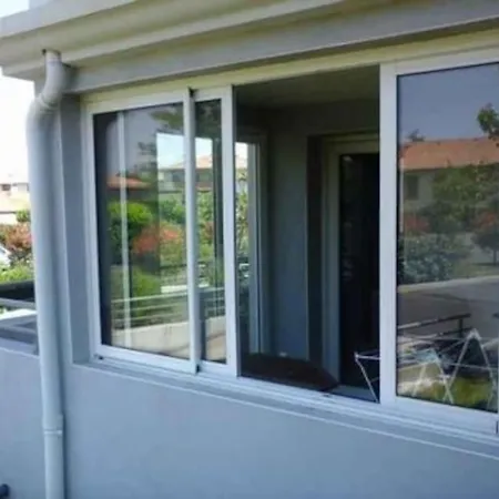 Apartment Avec Terrasse, Petit Jardin Et Piscine *