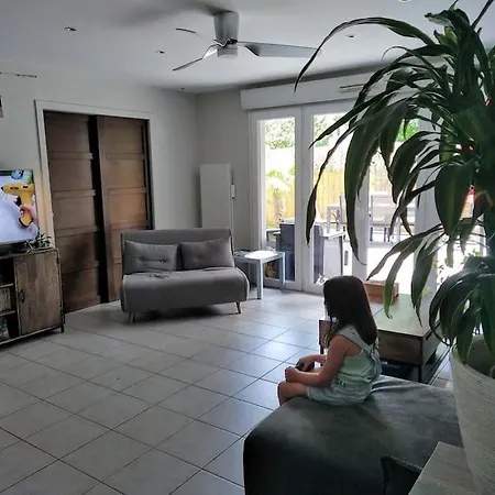 Apartment Avec Terrasse, Petit Jardin Et Piscine Cambo-les-Bains